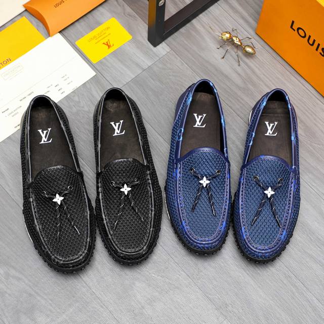 商品商标：Louis Vuitton 路易威登 豆豆套脚鞋 正码码数: 39-45 商品材料：精选 头层牛皮拼接透气网面 牛皮内里 豆豆大底